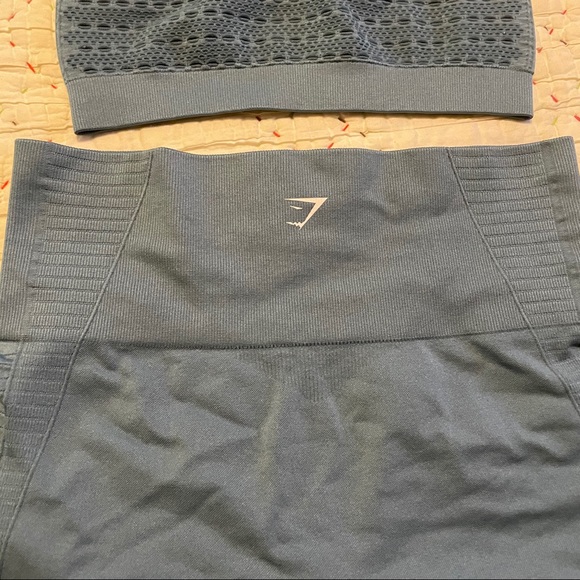 Gymshark 🦈 crop top and shorts seamless set - Picture 2 of 6